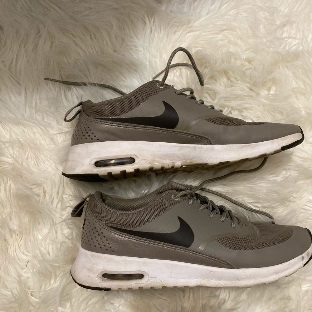 *Sold* Nike Max Air Thea